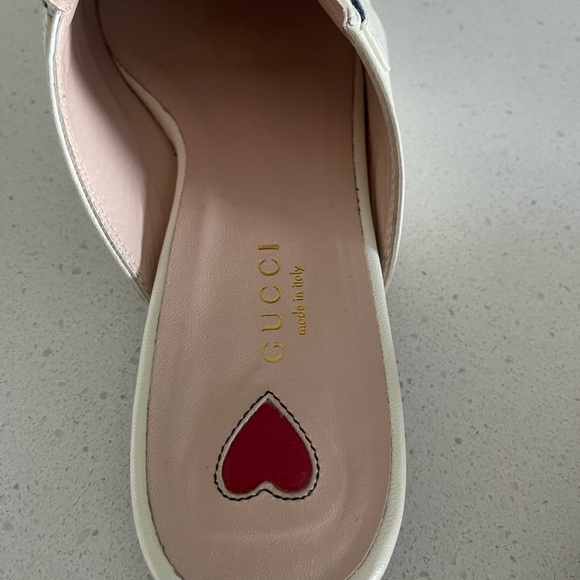 Gucci Princeton White - one small hitch- see picture. I wore them 3 times. - Picture 4 of 5